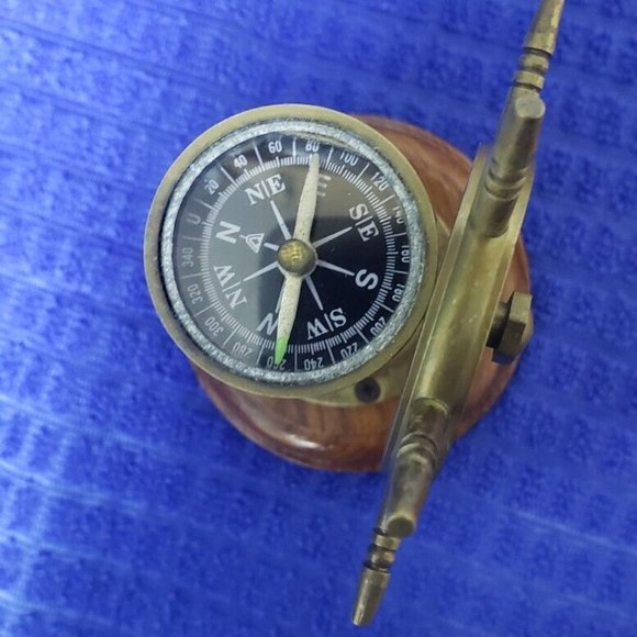 VINTAGE GERMANY DESK PIECE NAVAL BINNACLE AND SHIP’S WHEEL - Picture 4 of 12